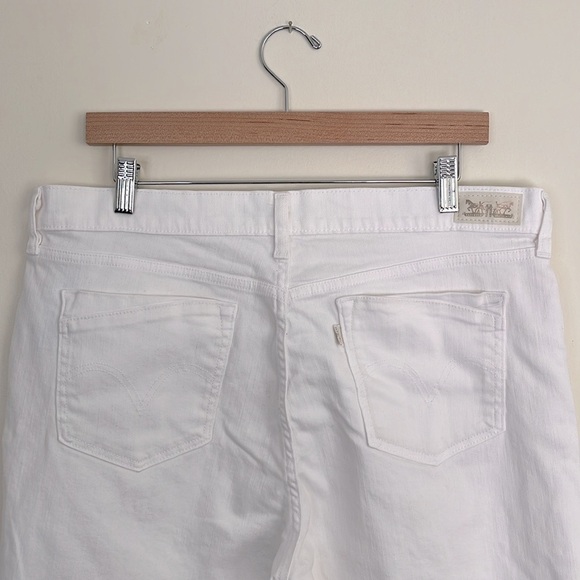 Levi’s White Denim Capris - Picture 4 of 6